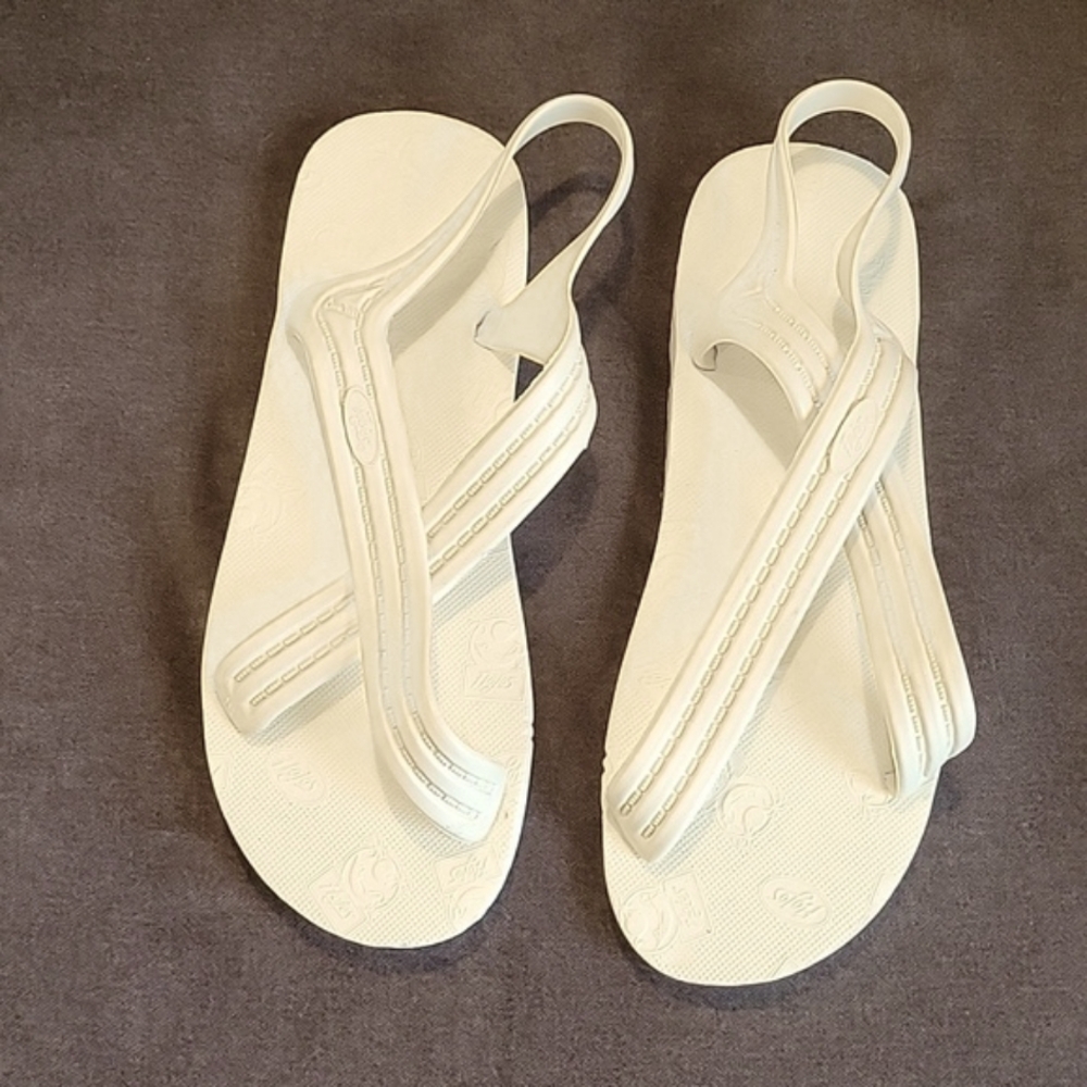 NEW. Mens Original Flojos flip flop sandals.